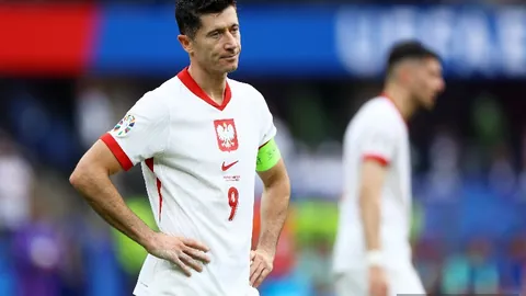 康利精准传球，爱德华兹底角三分神准无误